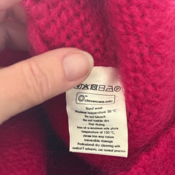 MIKUTA Oversized Mohair Fuchsia V-Neck Sweater - Picture 14 of 15